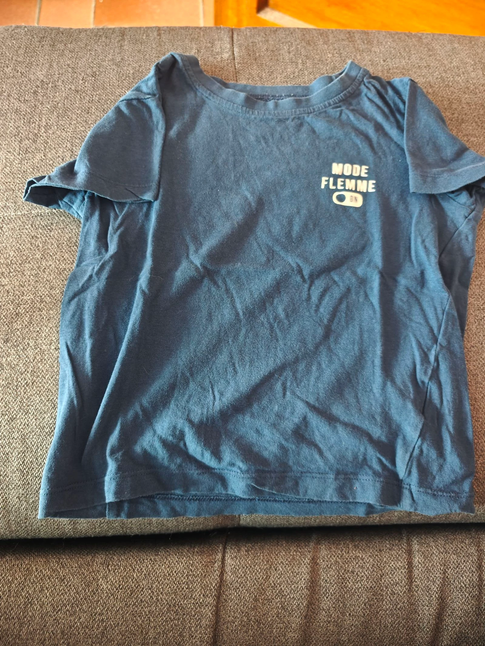 T shirt manche courte bleu marine taille 6 ans 